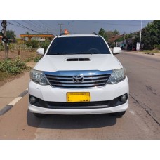 2013 ລົດໃຫ້ເຊົ່າ Toyota Fortuner